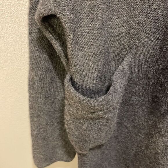 J Park woman’s cashmere and wool grey sweater - Picture 4 of 10